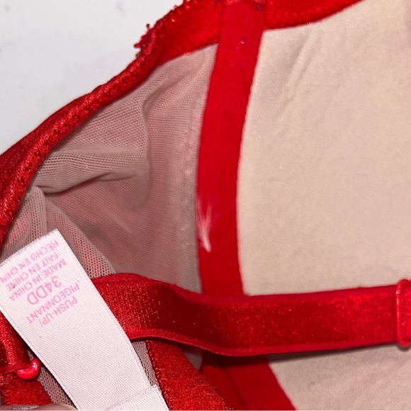 Victoria’s Secret 34DD push up bra for sale ❤️ - Picture 3 of 3